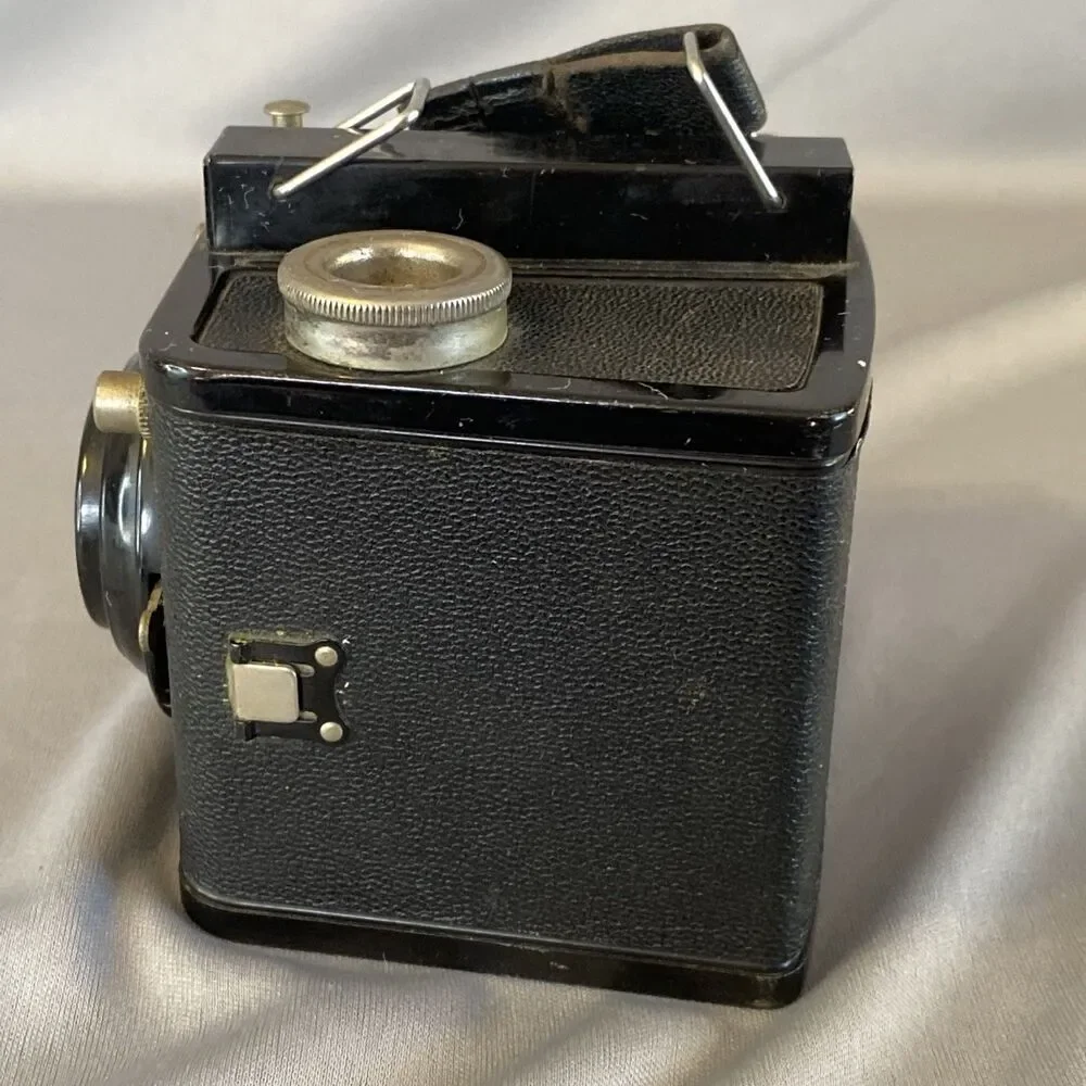 Vintage 1940's Brownie Flash Six-20 Camera Untested Retro Photography Display